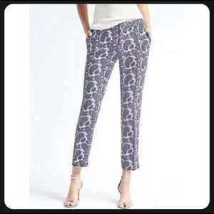 Banana Republic silky Avery cropped straight leg NWT paisley. Size 8.